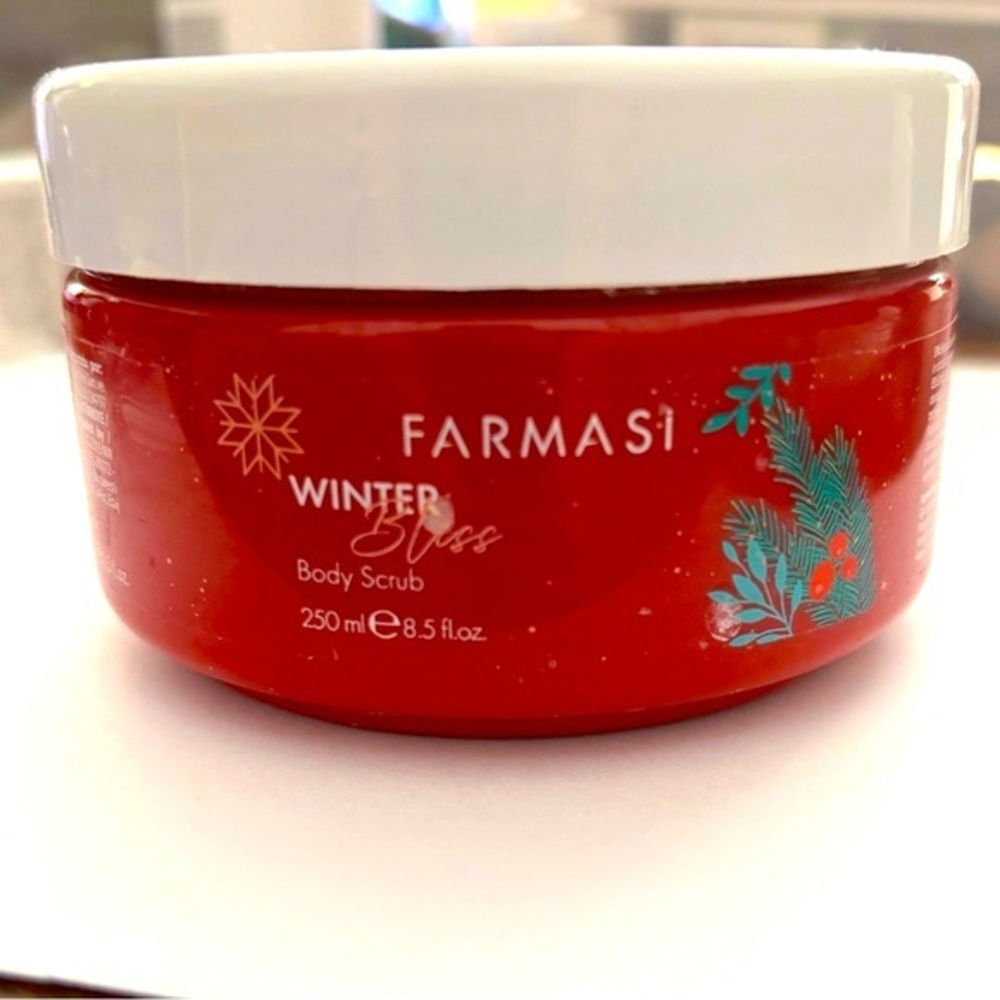 BNIB, Sealed Farmasi Limited Edition Winter Bliss Body Scrub 250ml